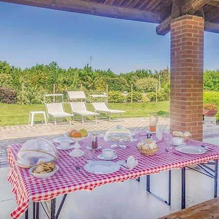 Awesome Home In Ariano Nel Polesine With Kitchen San Basilio Eksteriør billede