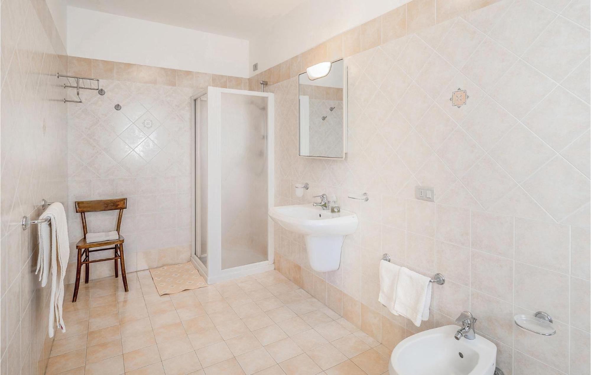 Awesome Home In Ariano Nel Polesine With Kitchen San Basilio Eksteriør billede