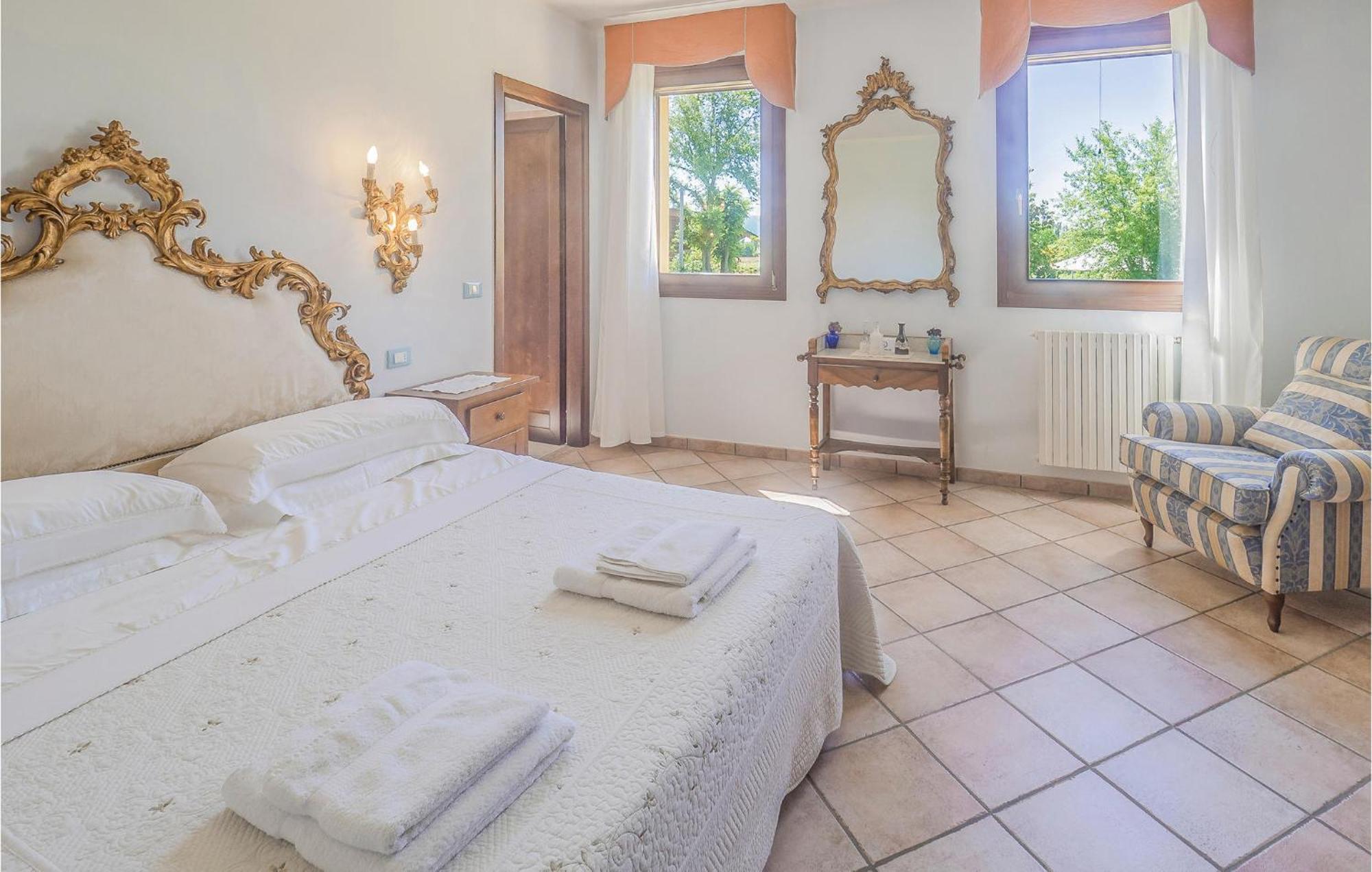 Awesome Home In Ariano Nel Polesine With Kitchen San Basilio Eksteriør billede