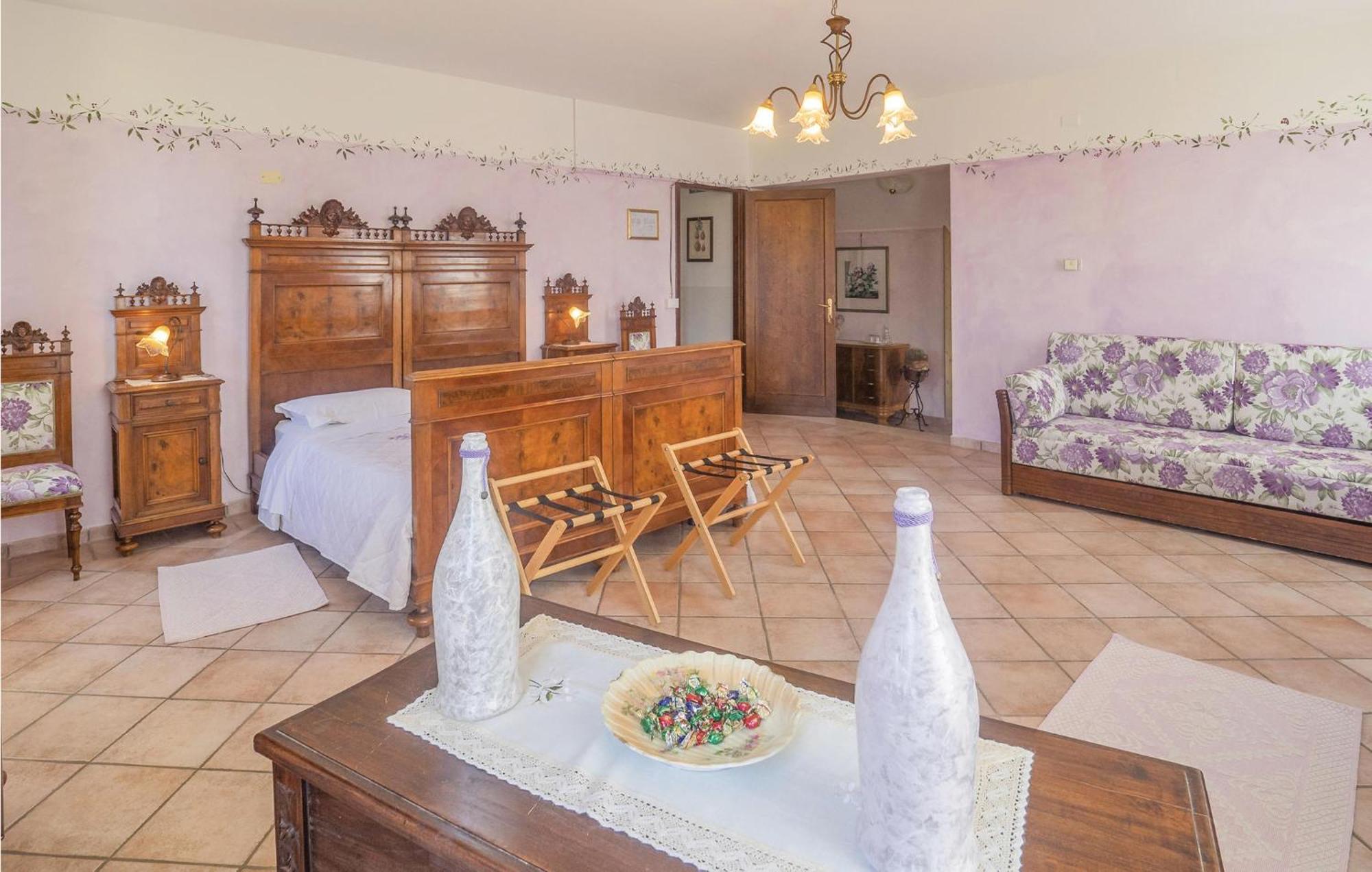 Awesome Home In Ariano Nel Polesine With Kitchen San Basilio Eksteriør billede