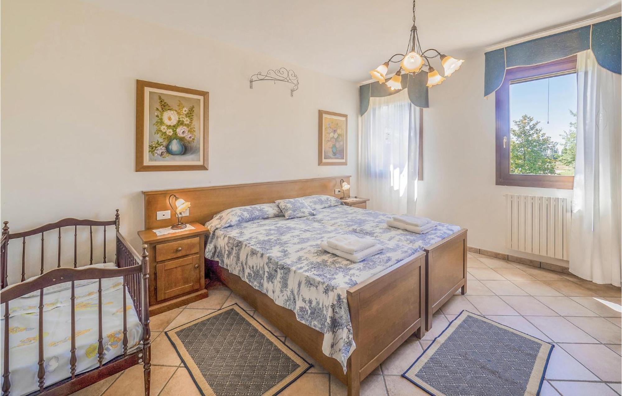 Awesome Home In Ariano Nel Polesine With Kitchen San Basilio Eksteriør billede