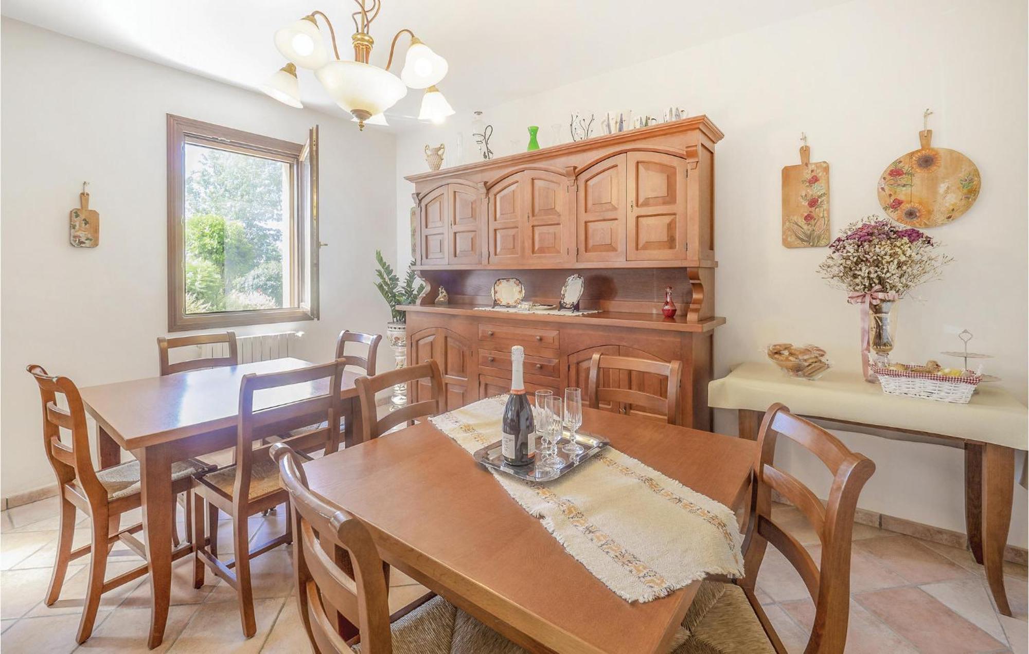 Awesome Home In Ariano Nel Polesine With Kitchen San Basilio Eksteriør billede