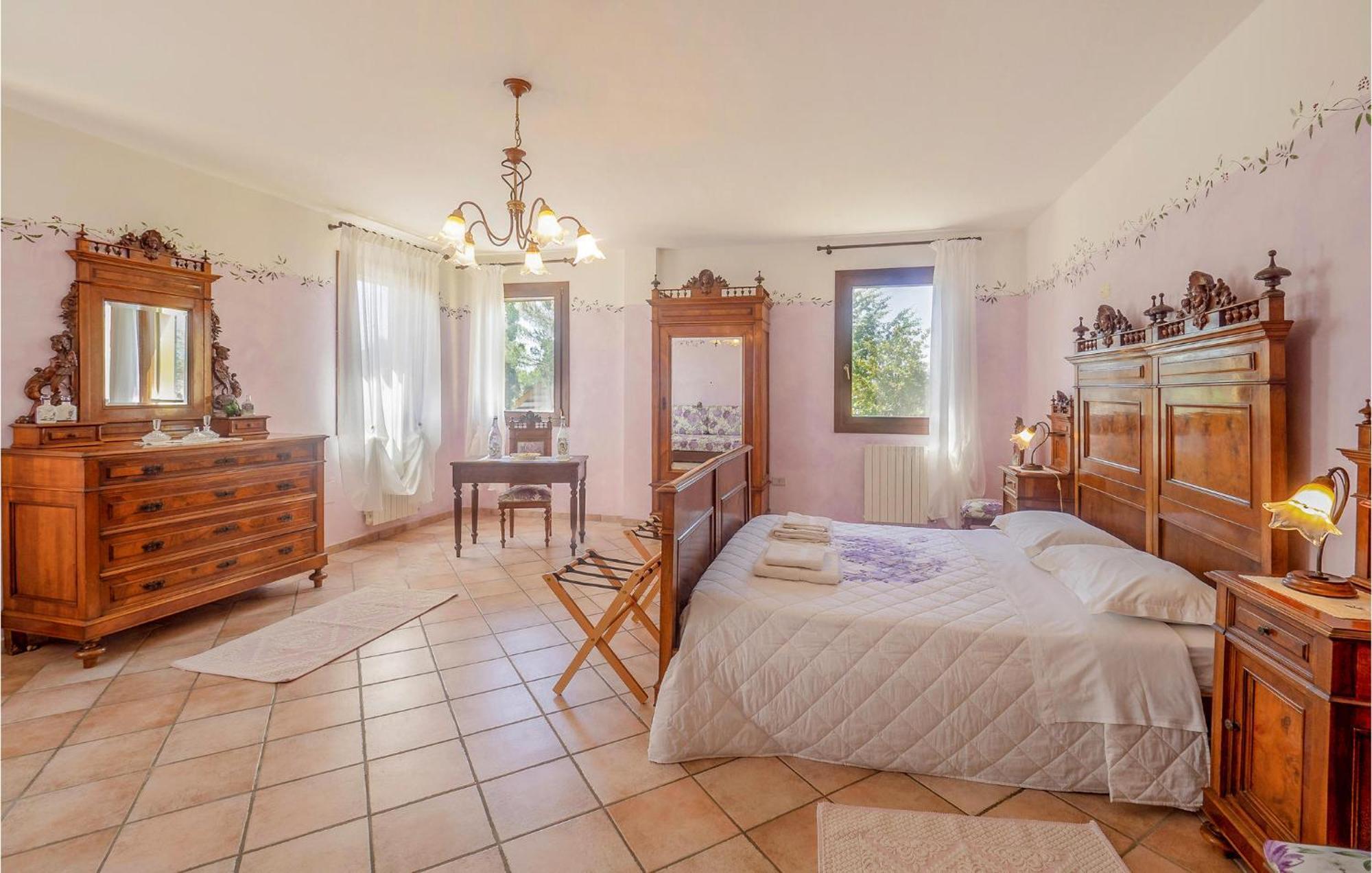 Awesome Home In Ariano Nel Polesine With Kitchen San Basilio Eksteriør billede