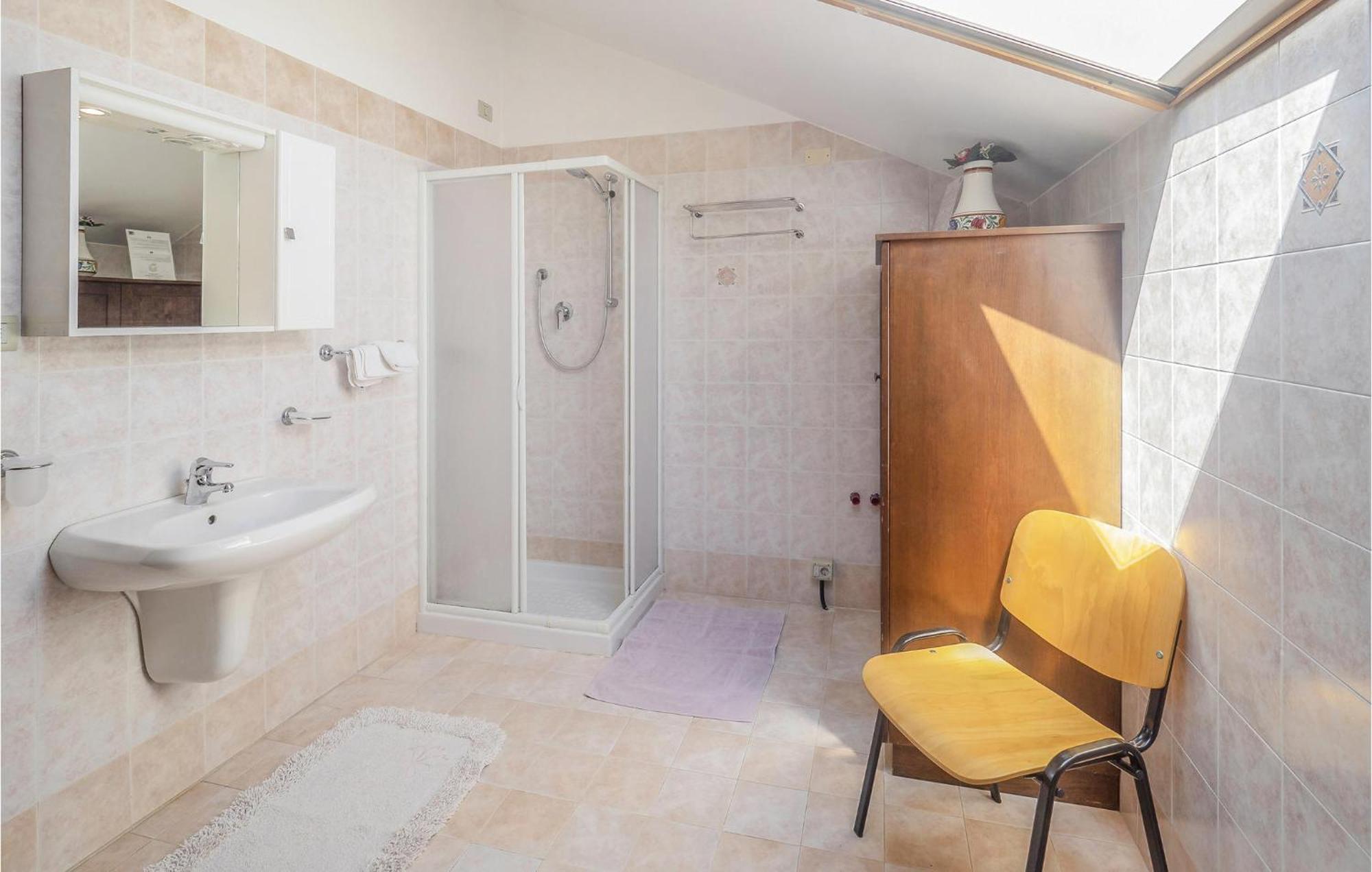 Awesome Home In Ariano Nel Polesine With Kitchen San Basilio Værelse billede