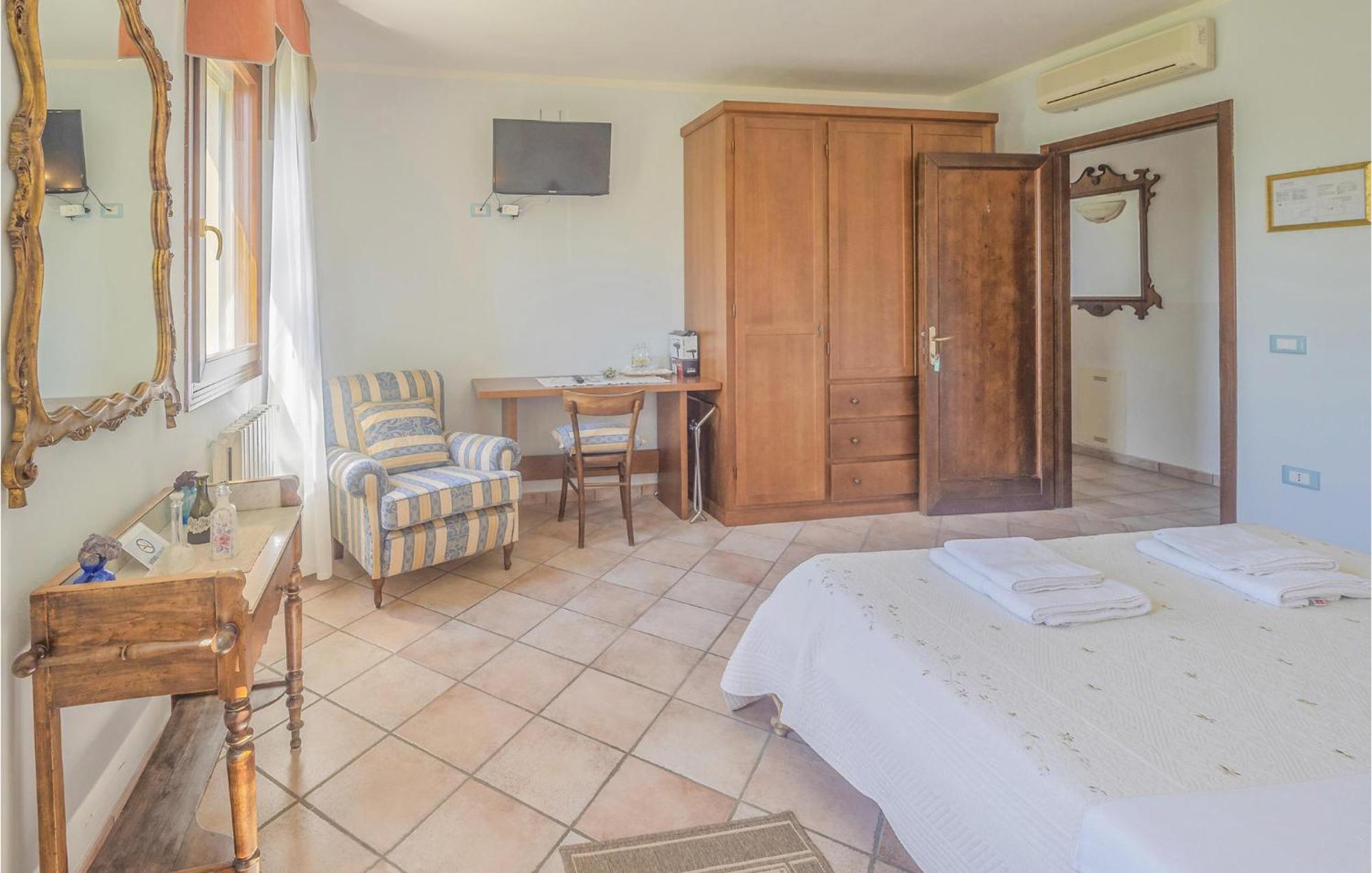 Awesome Home In Ariano Nel Polesine With Kitchen San Basilio Værelse billede